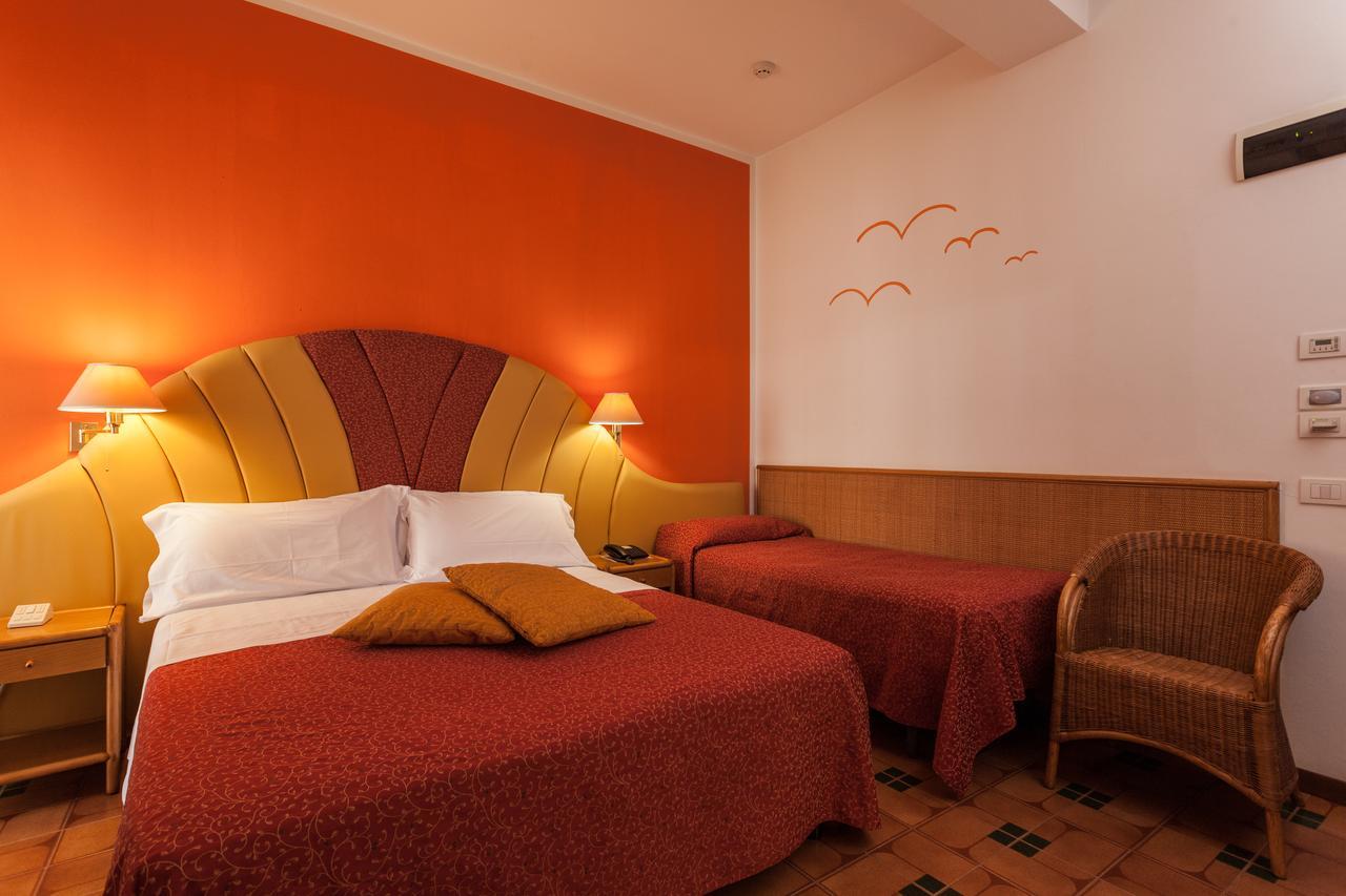 Hotel Resort Marinella Gabicce Mare Exterior foto