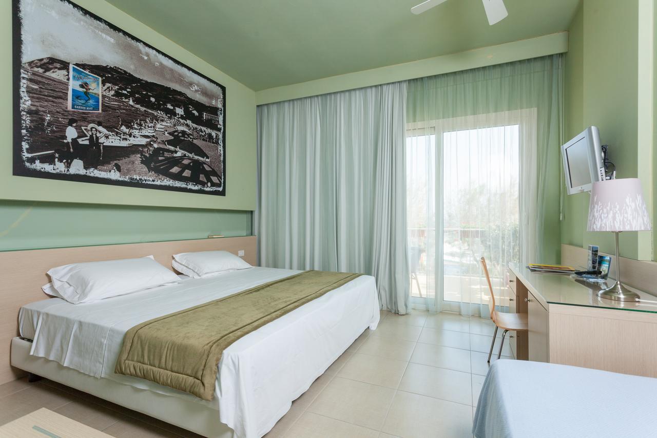 Hotel Resort Marinella Gabicce Mare Exterior foto